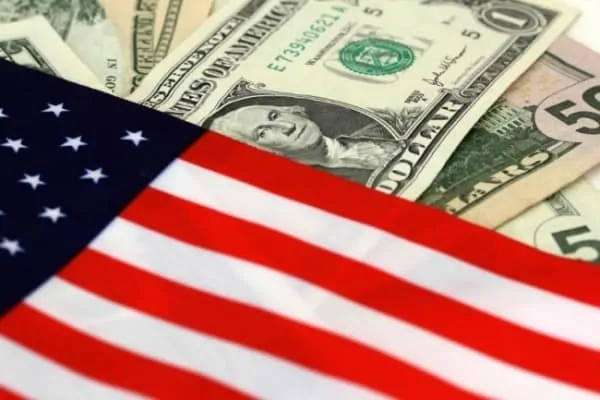 Dollar and the American Flag e1448311577935 2 14