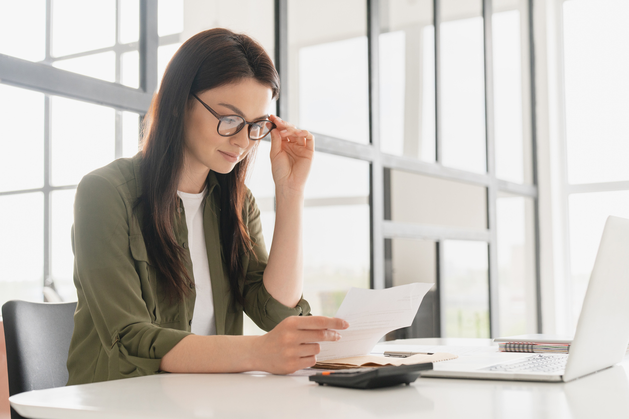 woman-calculating-accounts